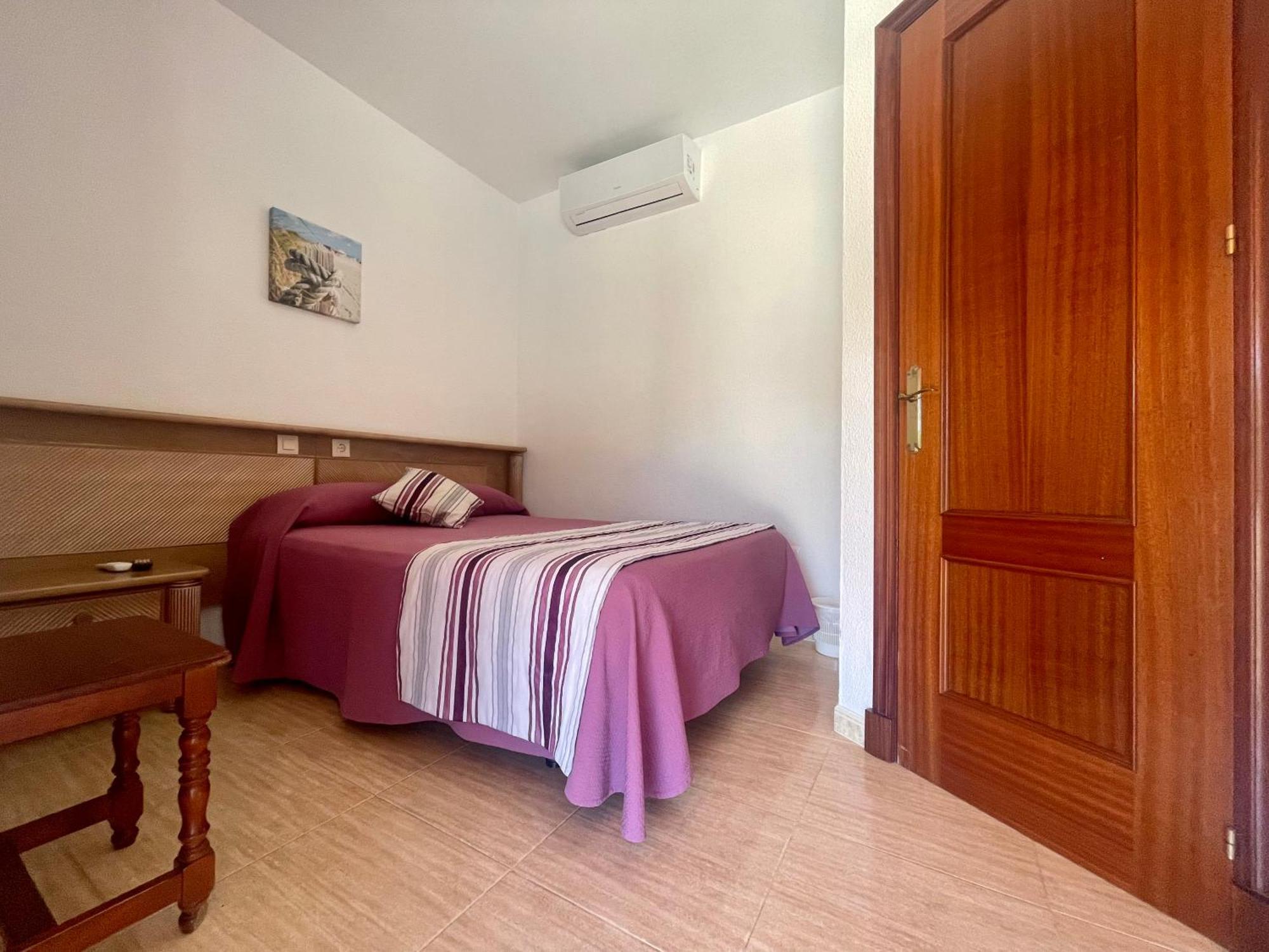 Hostal Noli Chiclana de la Frontera Exterior photo